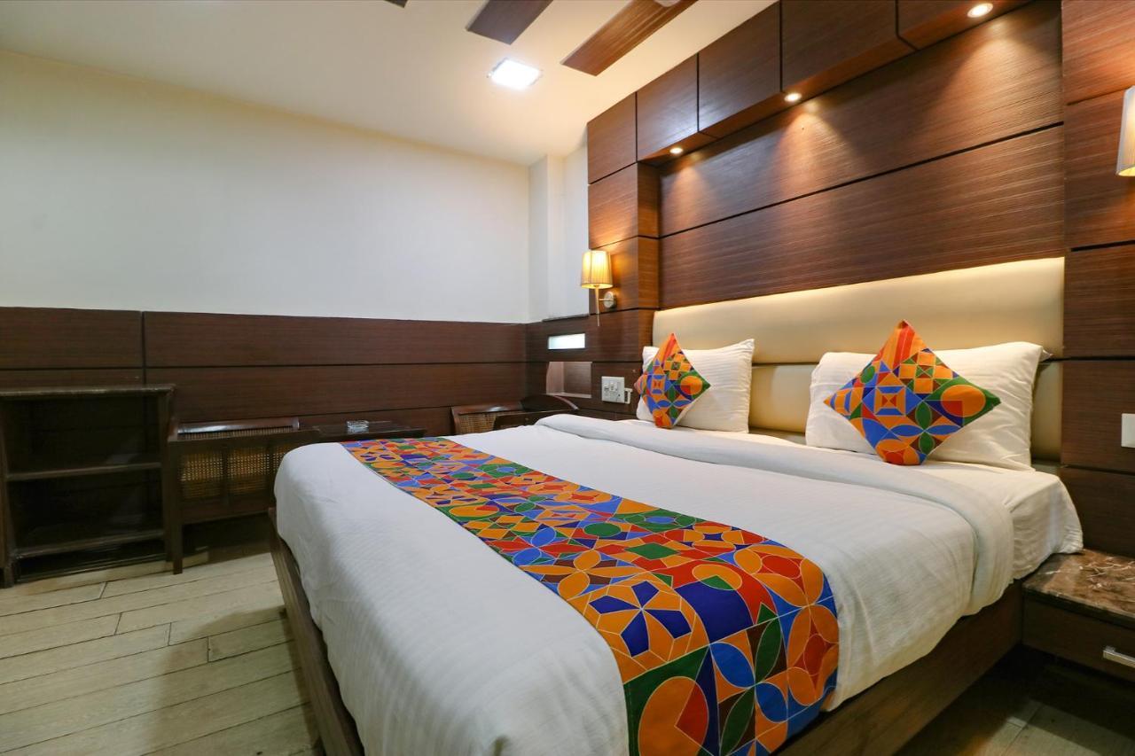 Fabhotel Admire Suites New Delhi Exterior photo