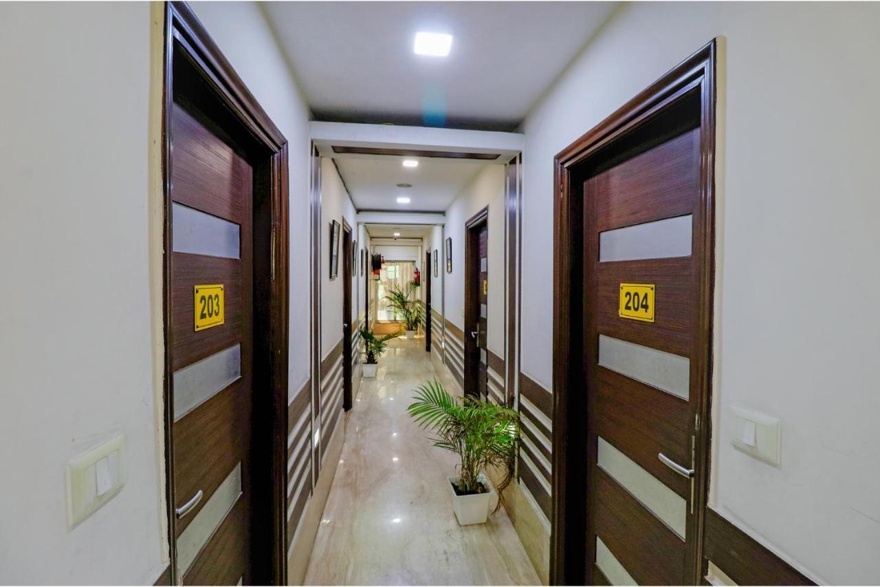 Fabhotel Admire Suites New Delhi Exterior photo