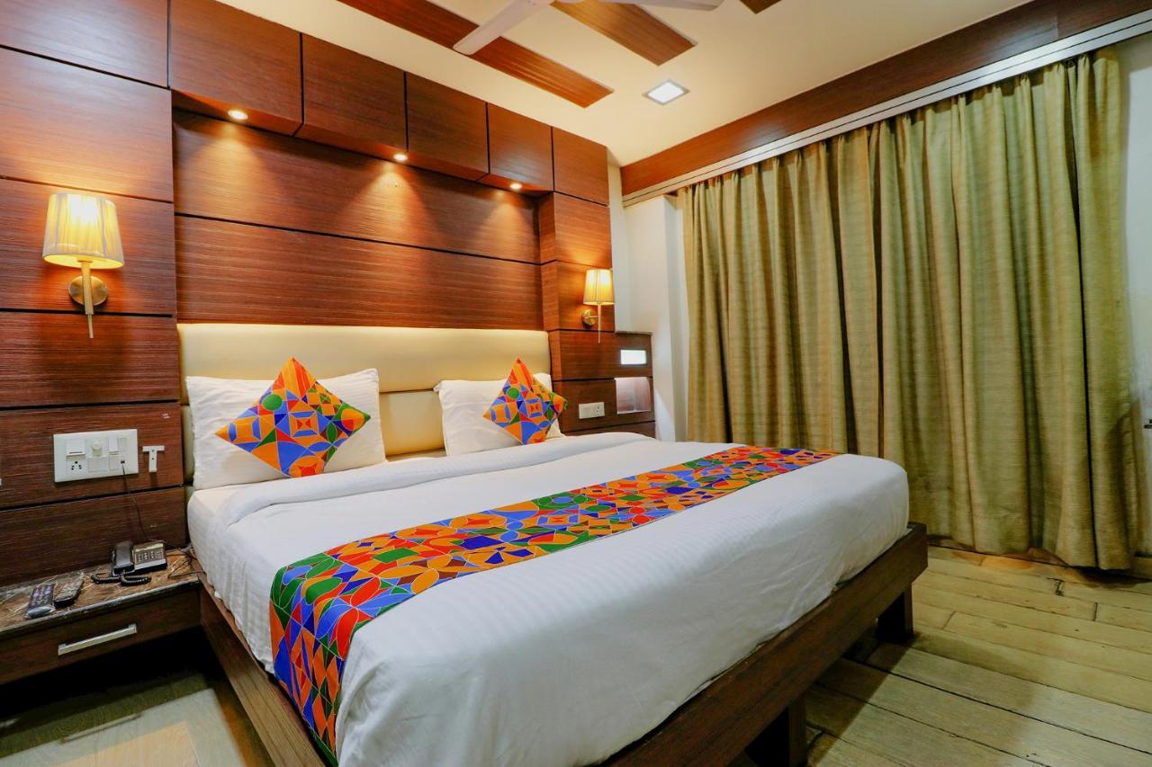 Fabhotel Admire Suites New Delhi Exterior photo