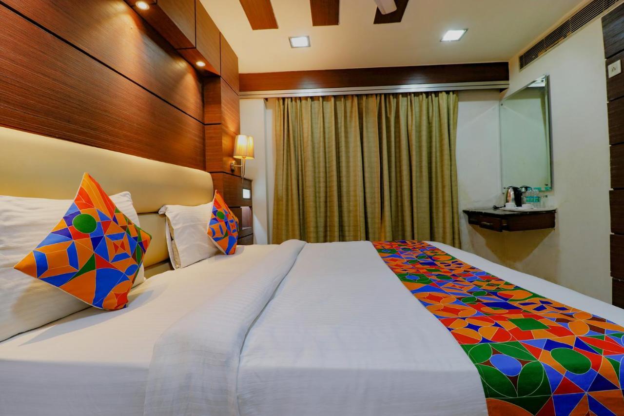 Fabhotel Admire Suites New Delhi Exterior photo