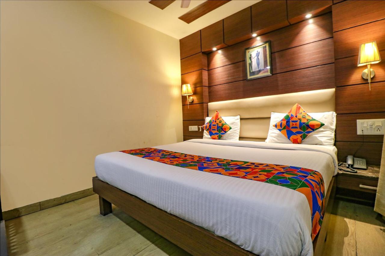 Fabhotel Admire Suites New Delhi Exterior photo