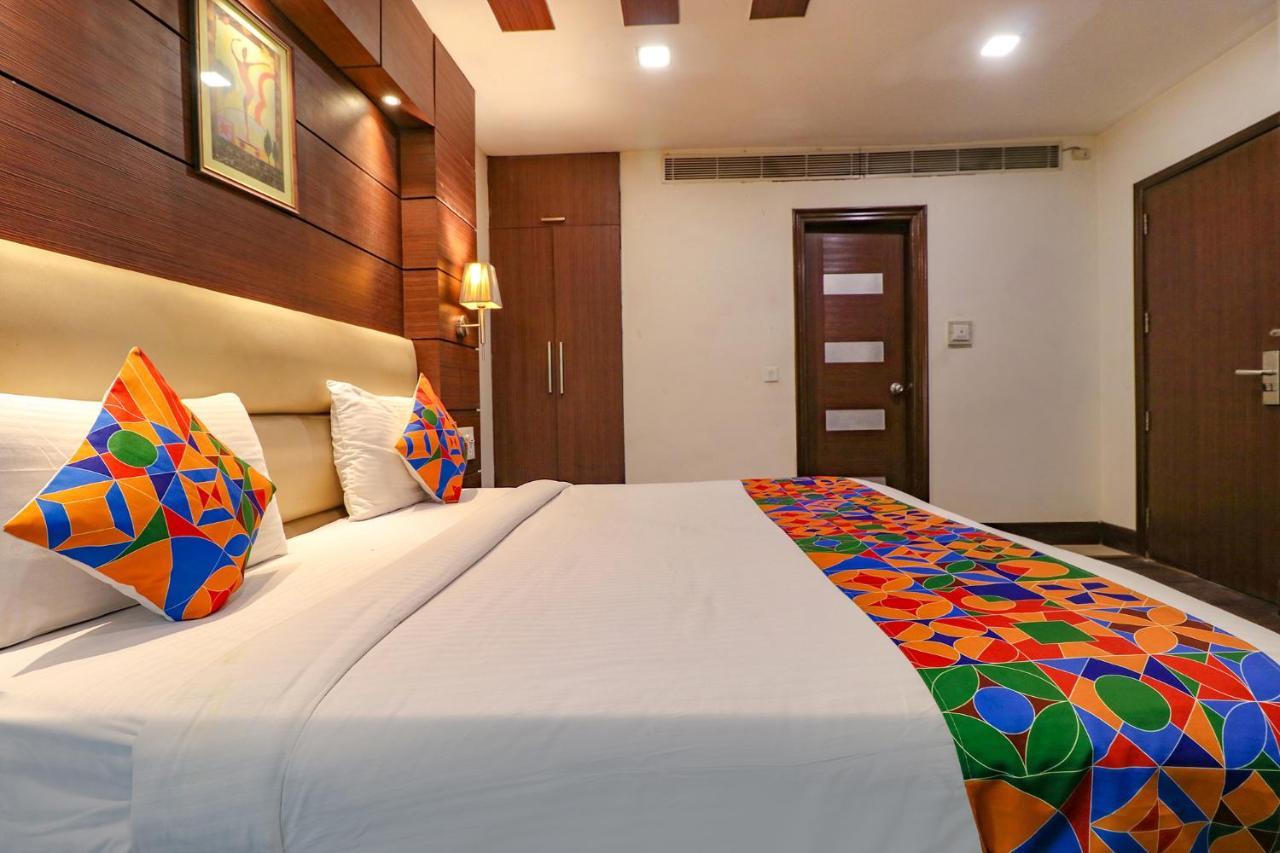 Fabhotel Admire Suites New Delhi Exterior photo