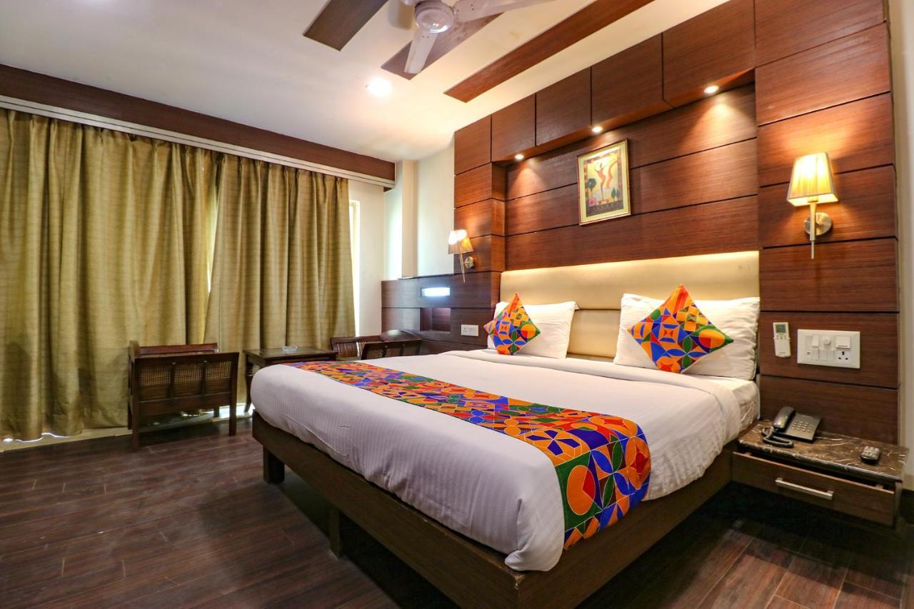 Fabhotel Admire Suites New Delhi Exterior photo
