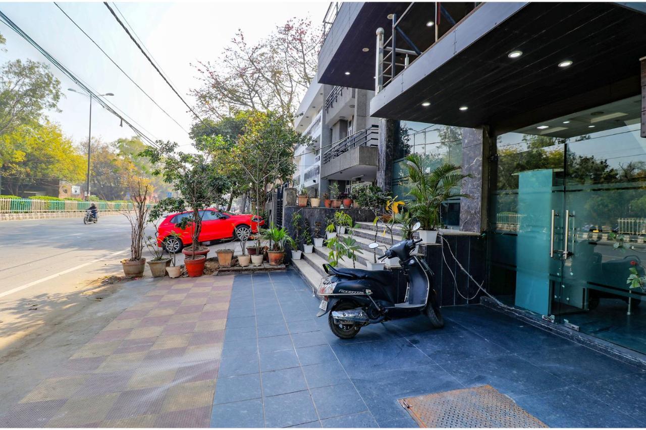 Fabhotel Admire Suites New Delhi Exterior photo