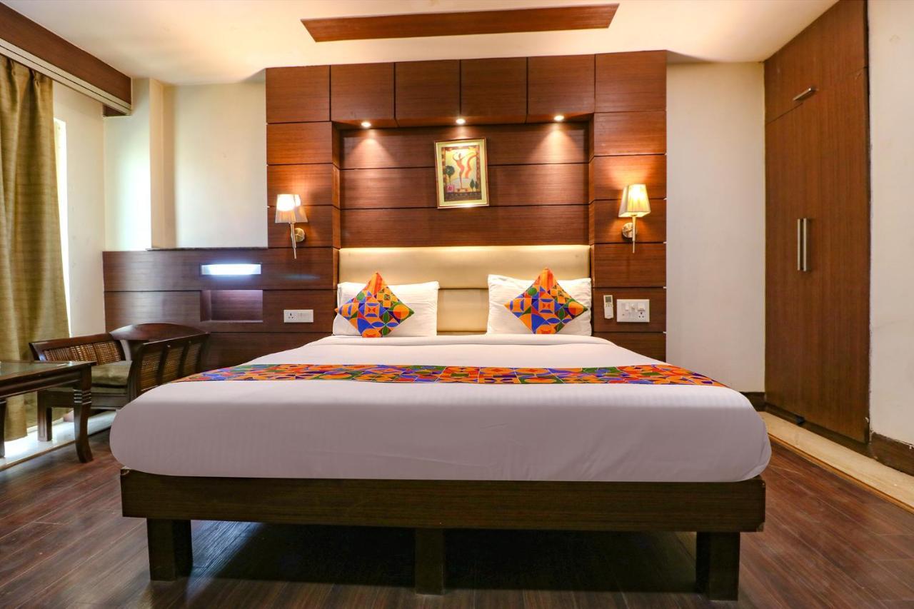 Fabhotel Admire Suites New Delhi Exterior photo