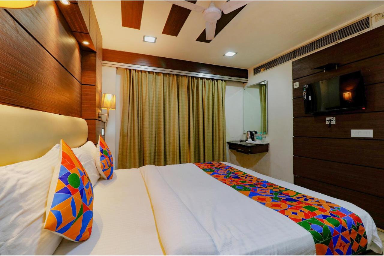 Fabhotel Admire Suites New Delhi Exterior photo