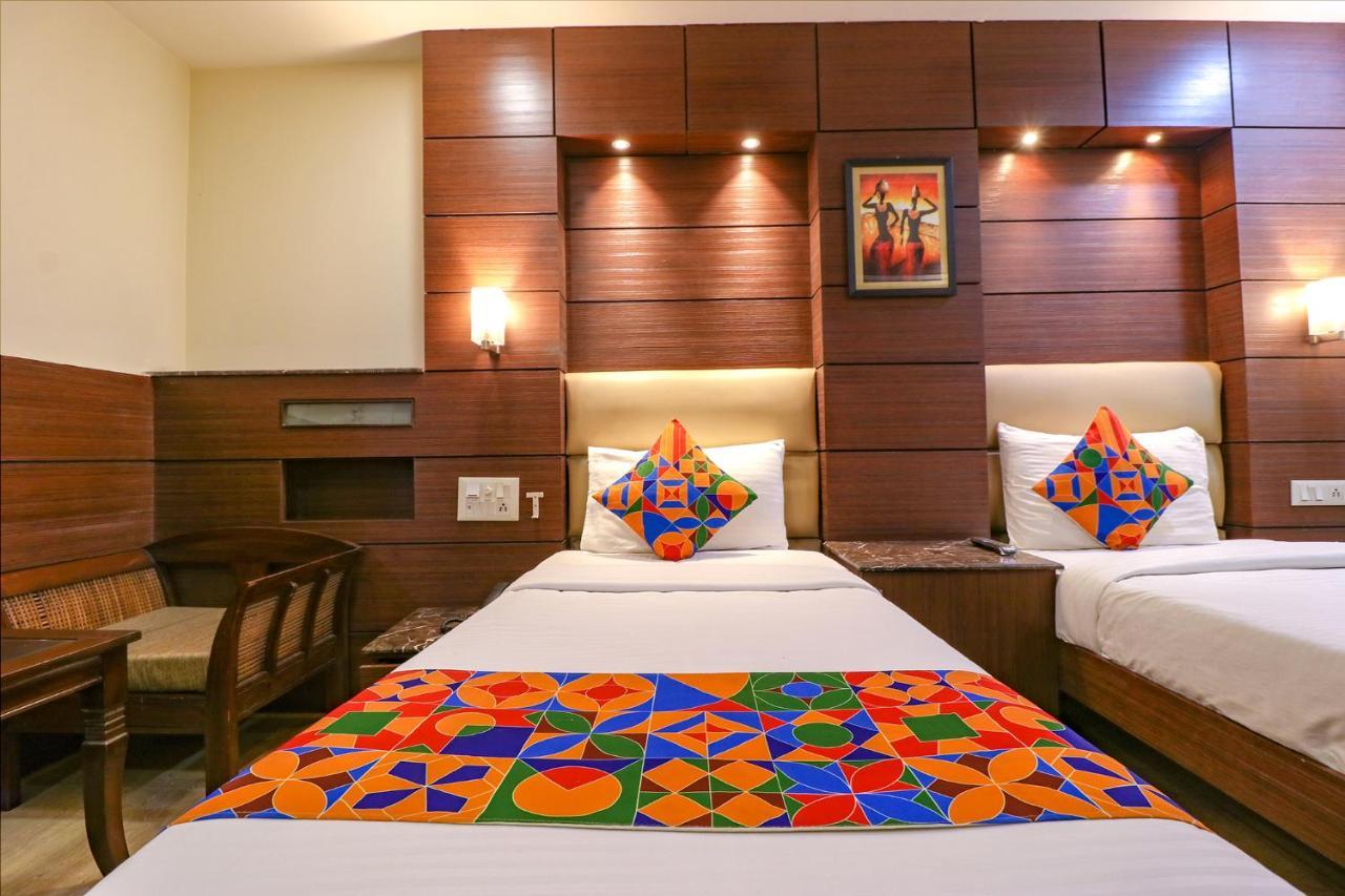 Fabhotel Admire Suites New Delhi Exterior photo