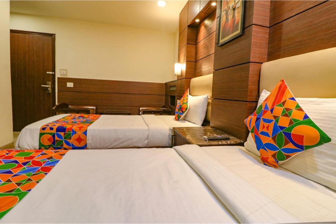 Fabhotel Admire Suites New Delhi Exterior photo