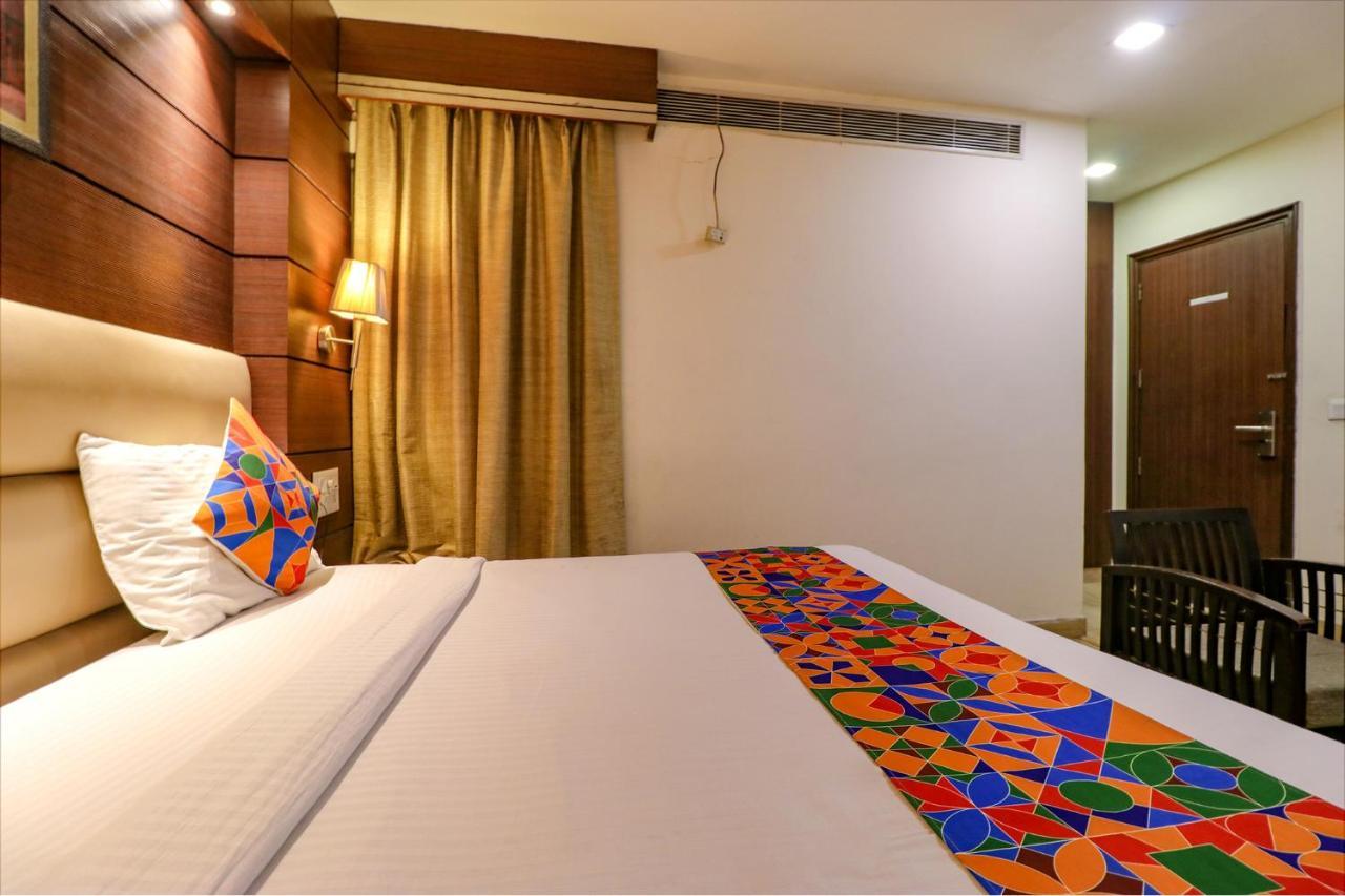 Fabhotel Admire Suites New Delhi Exterior photo