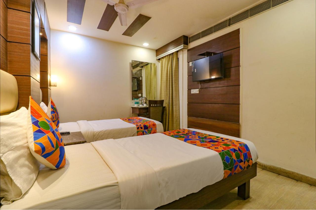Fabhotel Admire Suites New Delhi Exterior photo