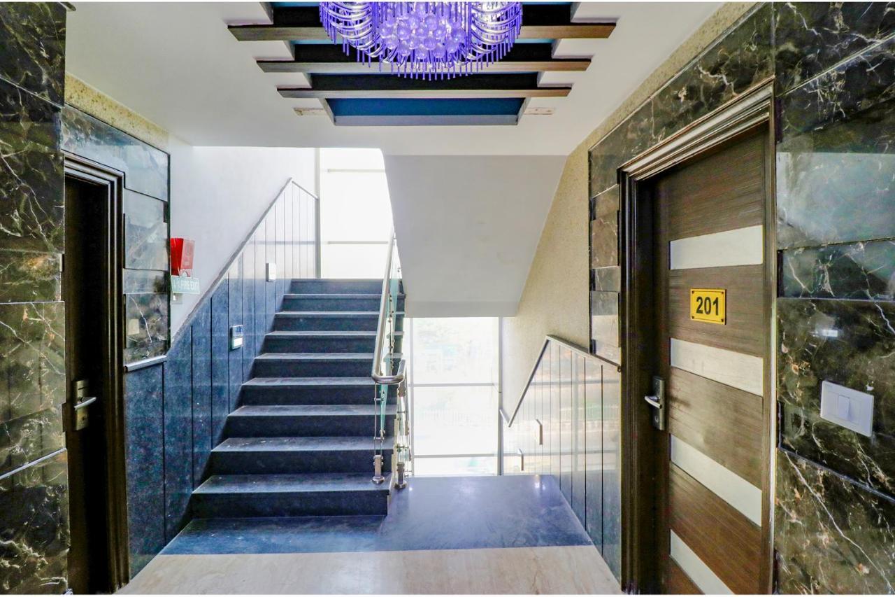 Fabhotel Admire Suites New Delhi Exterior photo