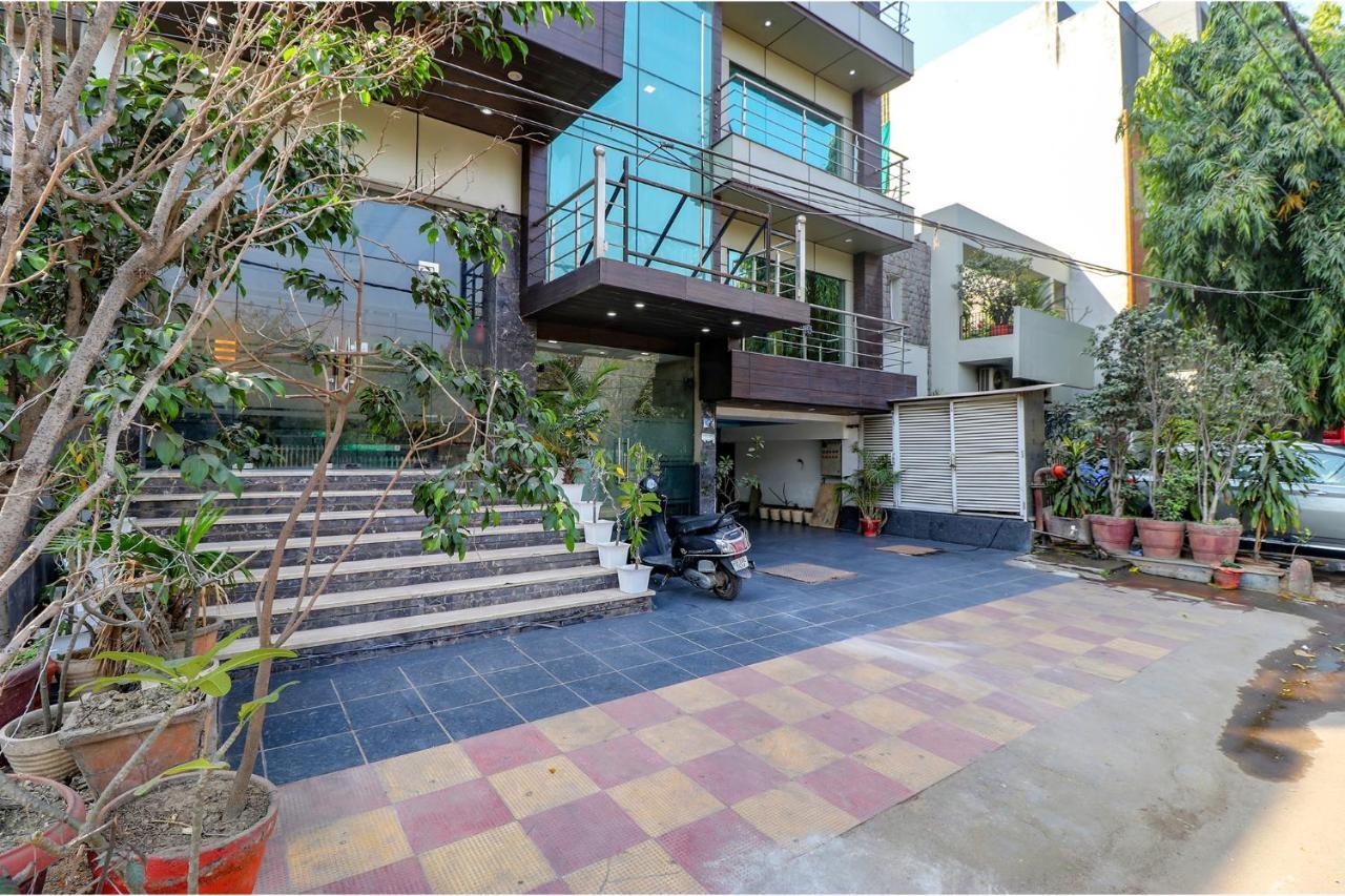 Fabhotel Admire Suites New Delhi Exterior photo