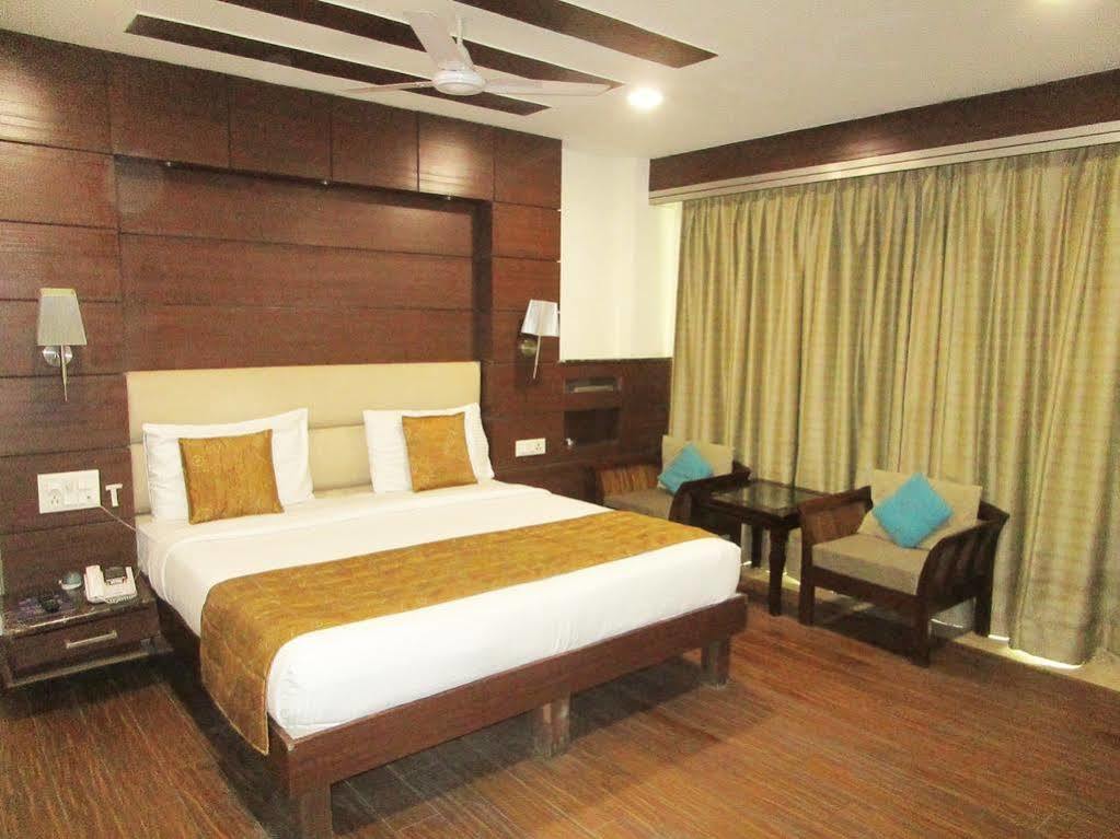 Fabhotel Admire Suites New Delhi Exterior photo
