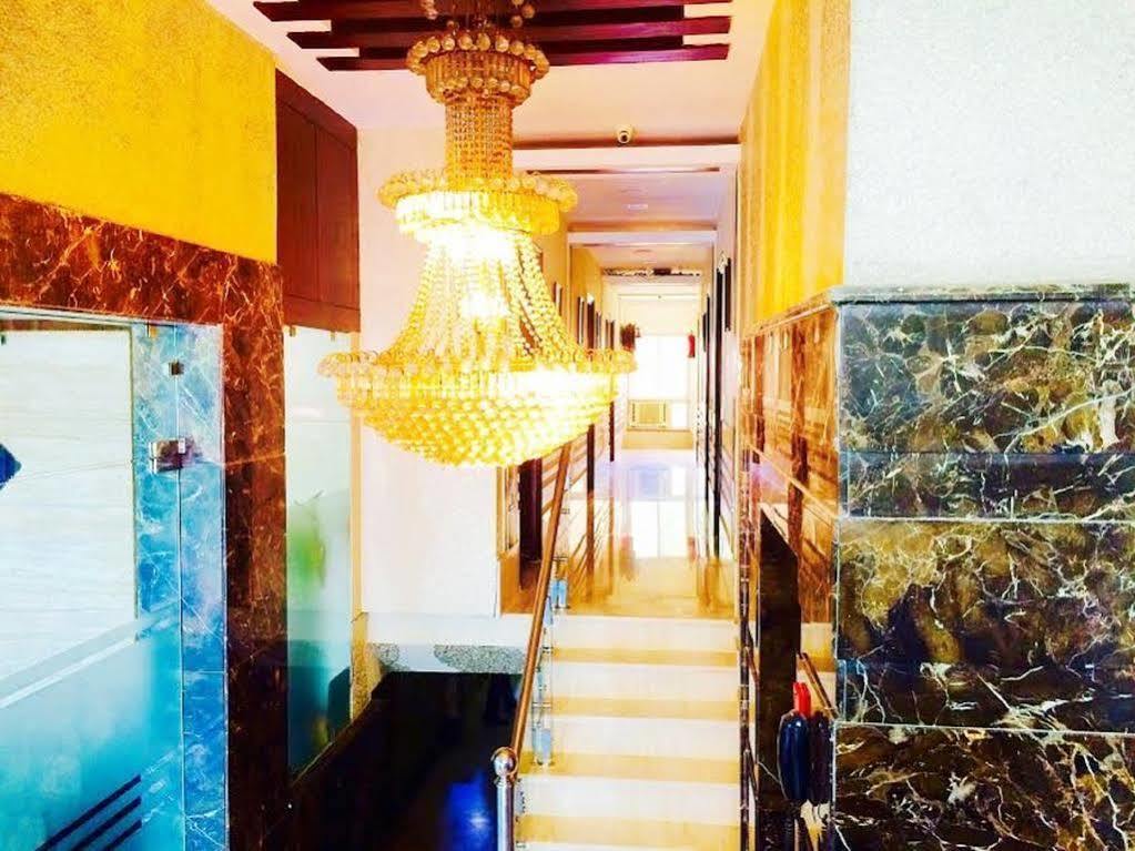 Fabhotel Admire Suites New Delhi Exterior photo