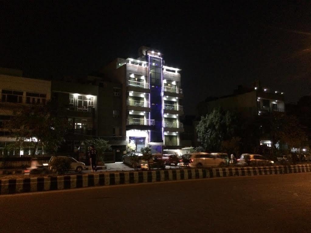 Fabhotel Admire Suites New Delhi Exterior photo