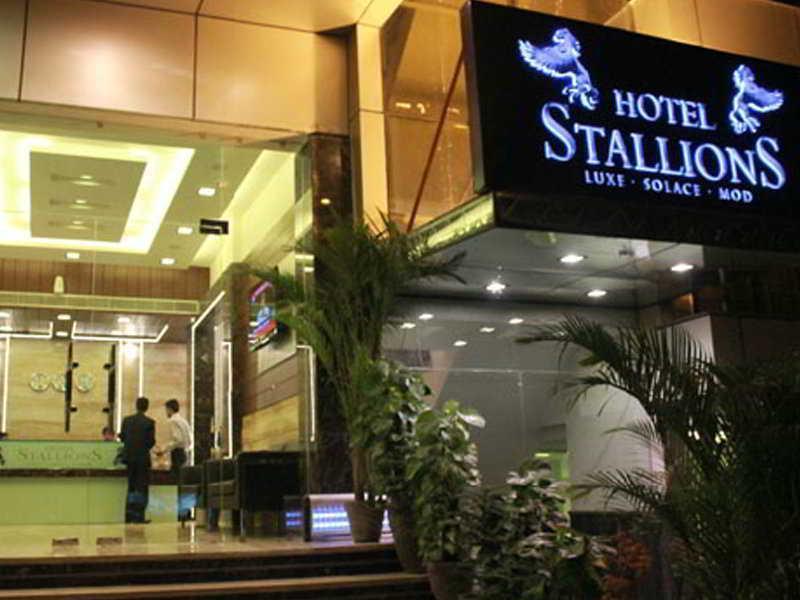 Fabhotel Admire Suites New Delhi Exterior photo