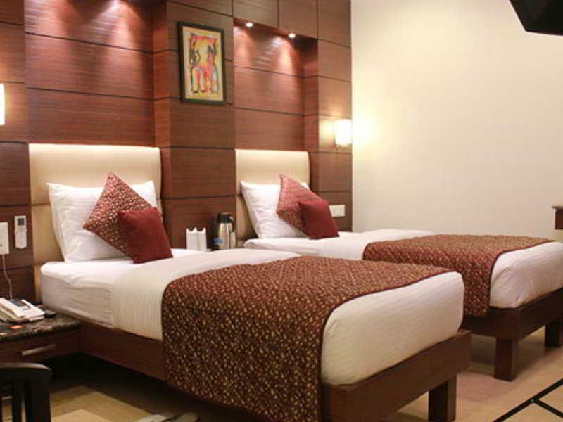 Fabhotel Admire Suites New Delhi Exterior photo