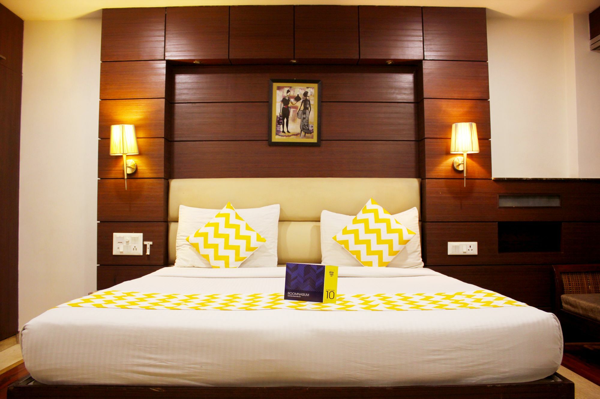Fabhotel Admire Suites New Delhi Exterior photo