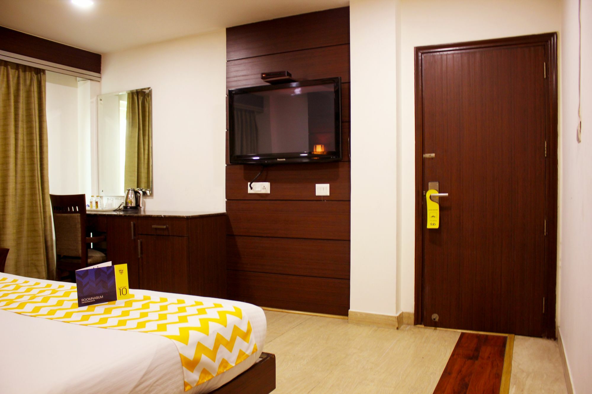 Fabhotel Admire Suites New Delhi Exterior photo