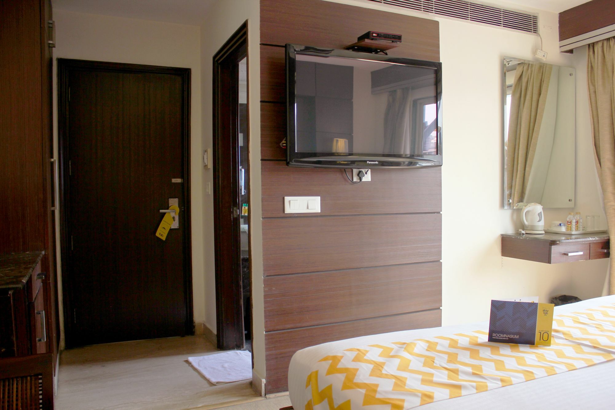 Fabhotel Admire Suites New Delhi Exterior photo
