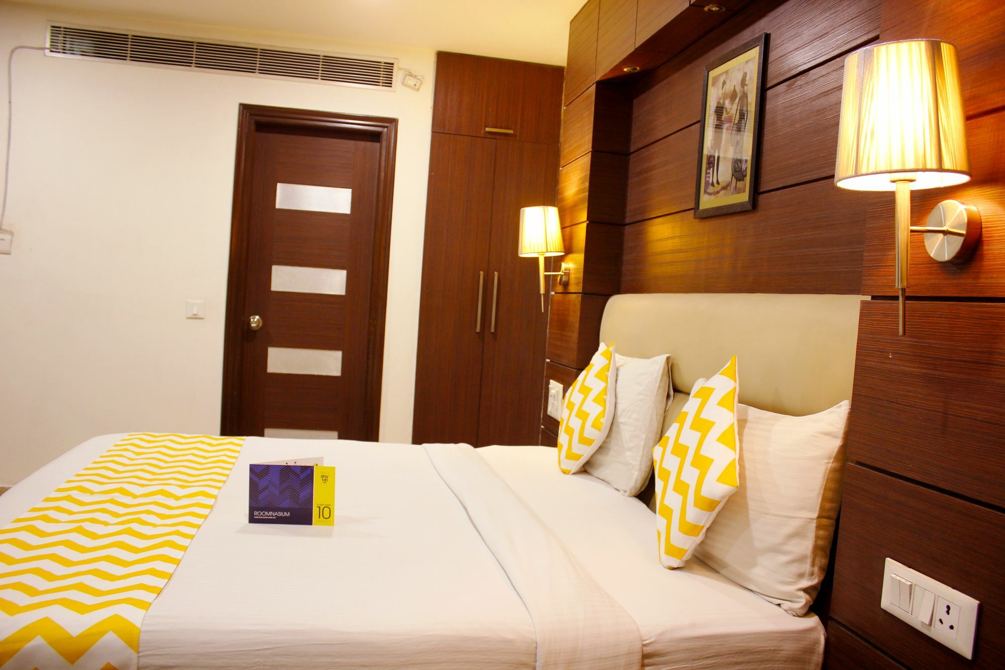 Fabhotel Admire Suites New Delhi Exterior photo